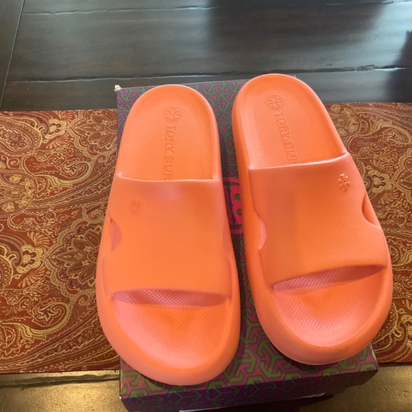 tory burch shower slide-eva sandals in Blush rose  size 7, BNIB,MSRP$158 - Picture 2 of 4